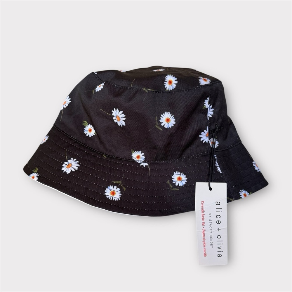 Alice + Olivia x FabFitFun Black and White Daisy Reversible Bucket Hat NWT